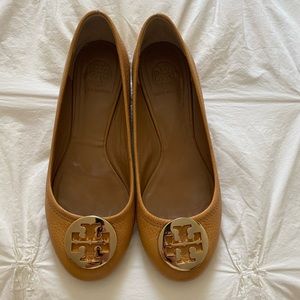 Tory Burch ballet flats, camel, gold hardware, in VERY GOOD condition.